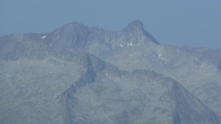 Le Pic Long (3192m), plus haut sommet des Pyrénées françaises