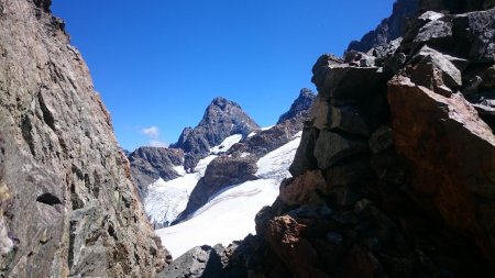 La Brèche de l’Olan : vue sur le glacier des Sellettes et la face Nord de la Cime du Vallon