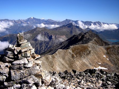 Grande Casse, Mont Blanc, Grandes Jorasses, Grand Roc Noir et un bout du lac du Mont Cenis, le panorama est vraiment exceptionnel.