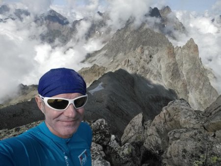 Juste sous le sommet du Pic Turbat, le «Le Chamois déclinant» dans le petit pas d’escalade final