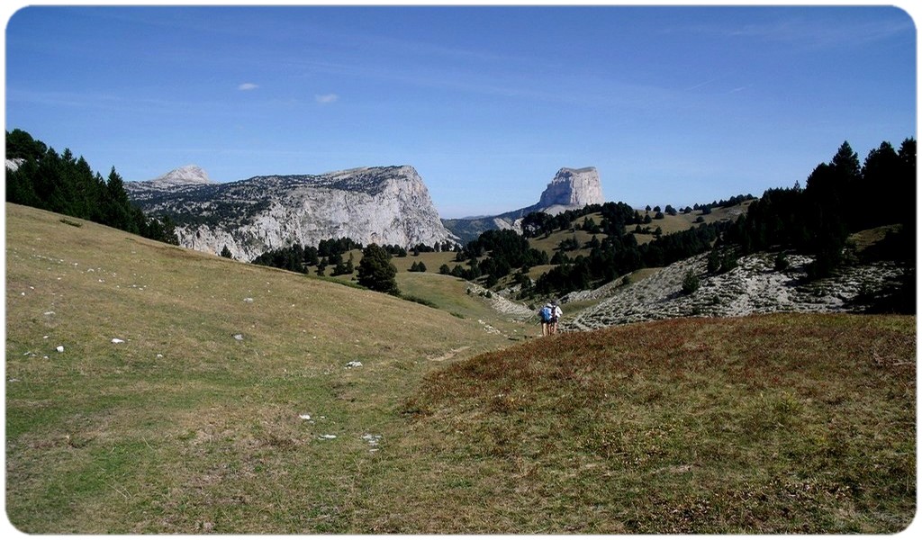 Boucle Dans La Reserve Naturelle Des Hauts Plateaux Du Vercors Tour De La Tete Des Chanaux Et La Tete Des Baumiers Randonnee Vercors Chichilianne