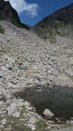 Lac devant la montée vers  le Col d’Araillé.