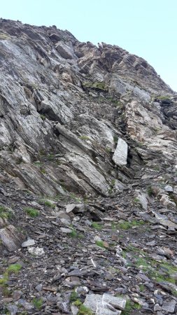 Passage plus délicat si on passe par la gauche de la rampe herbeuse.