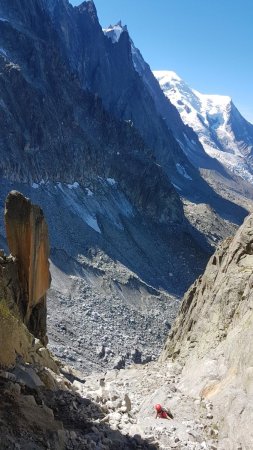 Regard sur le couloir et le paysage du jour