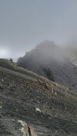 On arrive au niveau du petit collet avant les Avers, en face la petite pointe cotée 2856