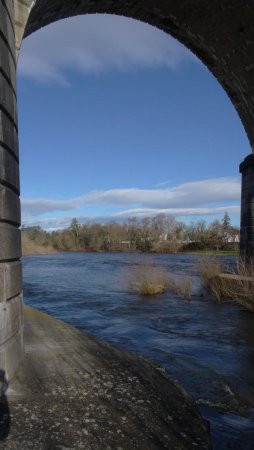 Sous le pont SNCF.