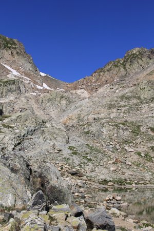 Vue sur le col de la Croix depuis le lac 