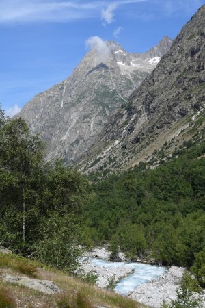 vallée du Vénéon en direction de Saint-Christophe en Oisans : à droite, Tête de la Marsare et Tête de Graou