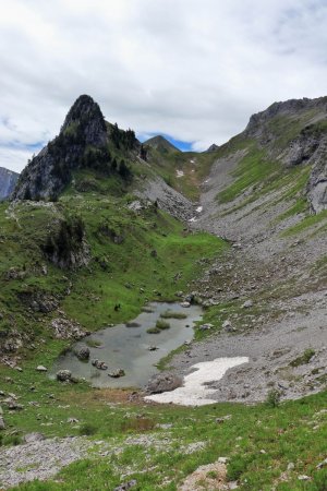 Descente par la raccourci au-dessus des Chalets d’Orgeval