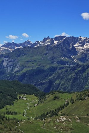 Cheneil, et son vallon