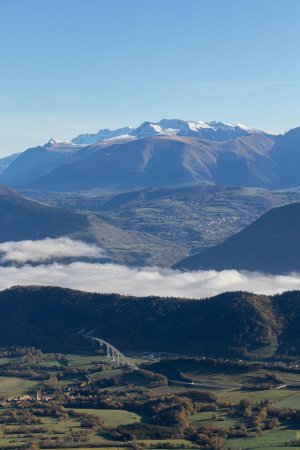 Taillefer et Grandes Rousses, et le viaduc de l’autoroute en bas