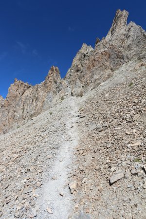 Remontée au col des Béraudes.