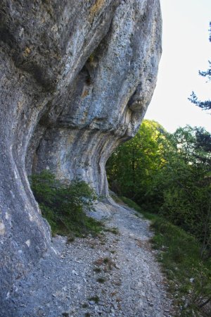 Joli cheminement entre les Pas du Curé et de la Corne