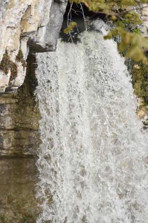 Cascade de la Doriaz (vers grotte Carret)