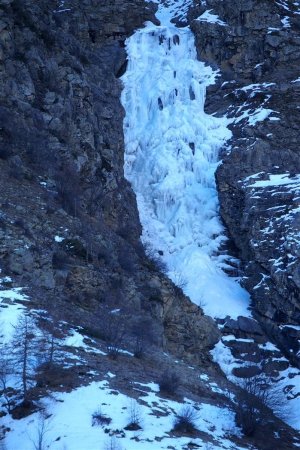 Cascade gelée du torrent de Pisse Bernard