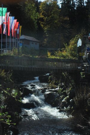 Le départ de la randonnée devant l’entrée principale du site des chutes