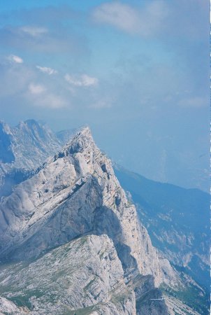 Gros plan sur le Gerbier (2109 m.) depuis le sommet