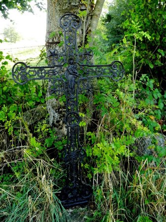 L’une des nombreuses croix sur le parcours.