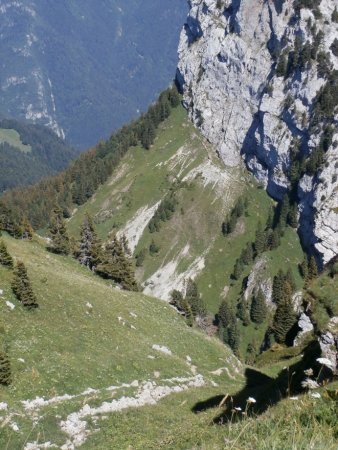 Le couloir vu de la jonction avec l’arête est.