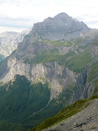 Le pic de Tenneverge depuis la traversée.