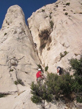 au pied de la Candèle, 1ere longueur de l’arête de Marseille