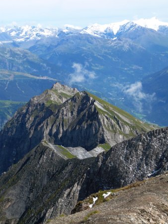 Petite Terrasse et aiguille de Praina depuis le sommet. Au fond, station de la Rosière et Grande Sassière.