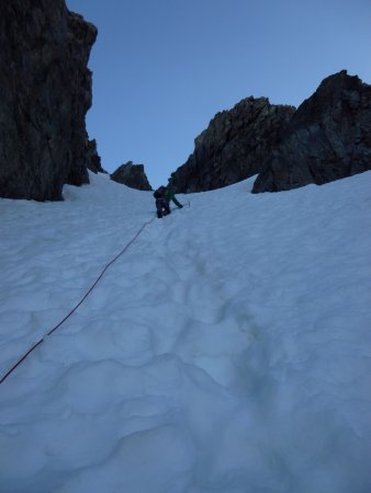 Dans le couloir.