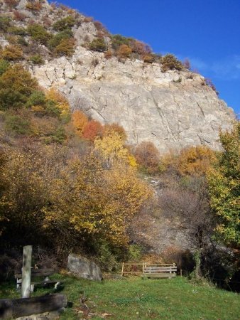 Sentier d’accès à la falaise.