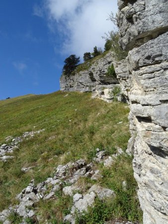 En contournant la barre rocheuse