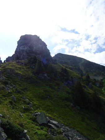 Arrivée au Rocher Mottin avec le sommet du Grand Colon derrière.