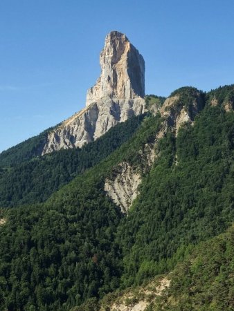 Le Mont Aiguille vu du col de Papavet