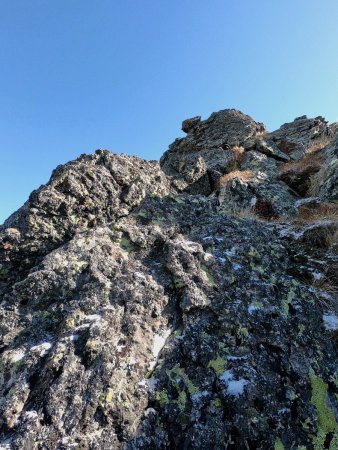 Quelques petits pas en II/II+ sur le haut de la pyramide.