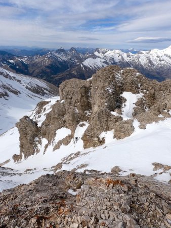 Vue sur le skieur du haut du dernier ressaut.