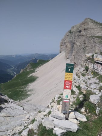 Col de Charnier, vue vers le sud-ouest.