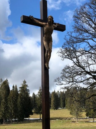 Christ en croix du Petit Vitiau, photographié à la sortie de l’hiver