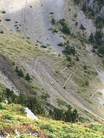 Du Col Blanc, les nouveaux lacets pour la Brèche de Gary. Zoom.