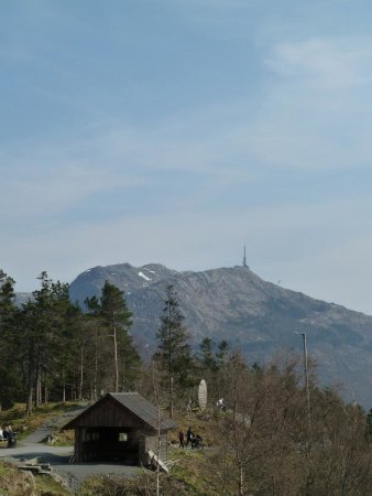 Après avoir quitté le point de vue, regard du côté d’Ulriken.