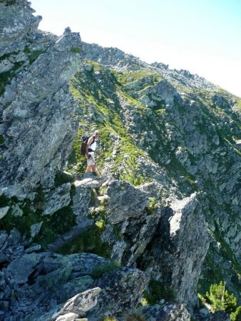 Bellino dans le passage aérien pour rejoindre la croix