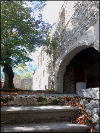 Sur le site de l’Ancien Ermitage d’Esparron.