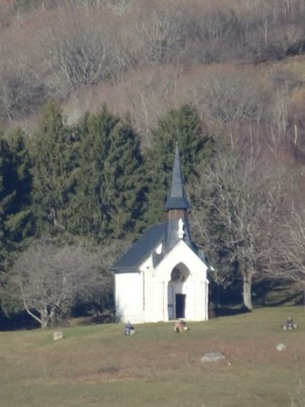 Chapelle de Riamont au loin