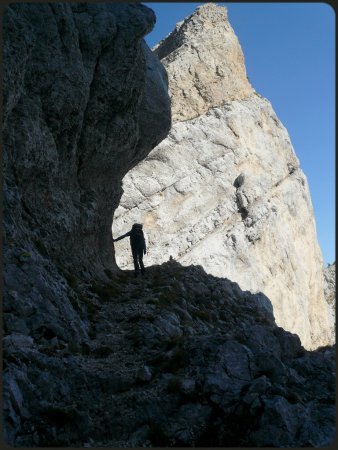 Sur les vires dans le couloir du Pas Morta.