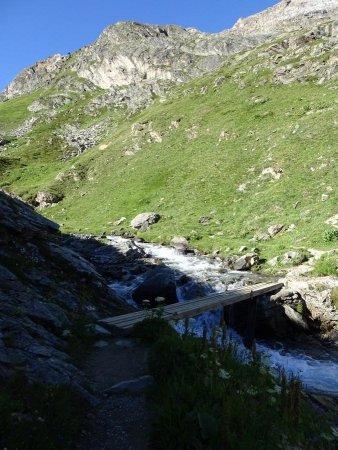 Passerelle sur le Ruisseau des Fours