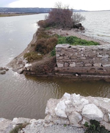 Le passage infranchissable qui nécessiterait une passerelle, rejoint un autre jour que celui du topo, par la zone du stand de tir.