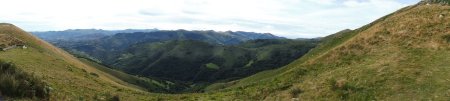 Panorama vers l’Est depuis le col d’Urdanzia.