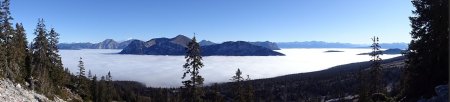 Sur la crête : au centre, le Colombier