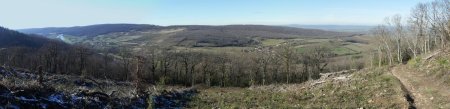 Dans la montée, regard en direction de certains hameaux de Blanot et Chissey