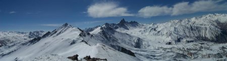 Panorama sur les Arves et les Grandes Rousses.