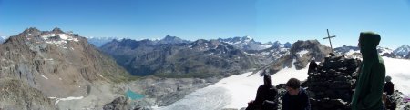 Panorama sommital sur le Grand Paradis et les hauts sommets du Valais.