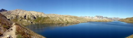 Panorama sur le Grand lac du sentier Est