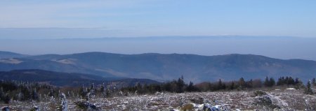 Tout au fond, les Monts du Forez et Pierre-sur Haute.